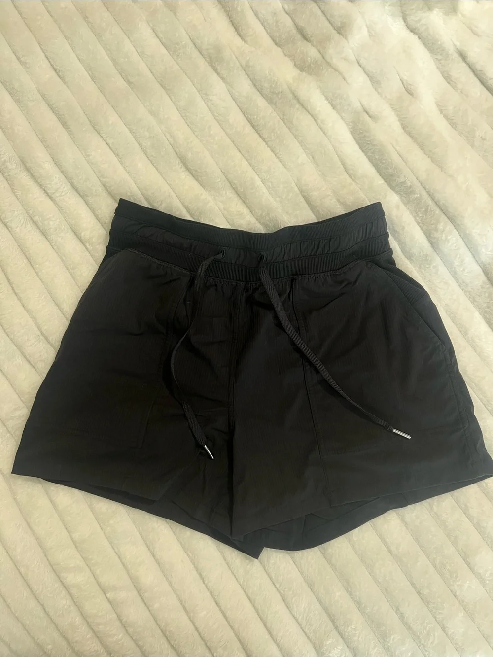 🖤Lululemon Dance Studio Mid-Rise Shorts – Black – Size 4 🖤 - Picture 3 of 8